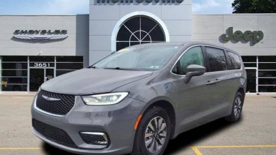 2022 Chrysler Pacifica Hybrid Touring L — Minivan — 21,719 mi — Monroeville, PA