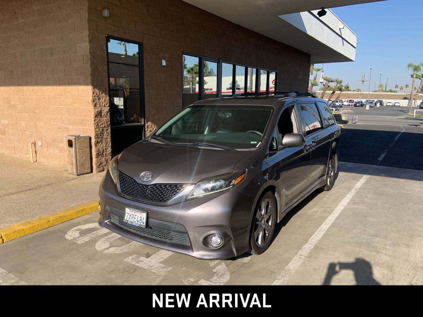 2017 Toyota Sienna SE Premium — Minivan — 94,761 mi — Bakersfield, CA