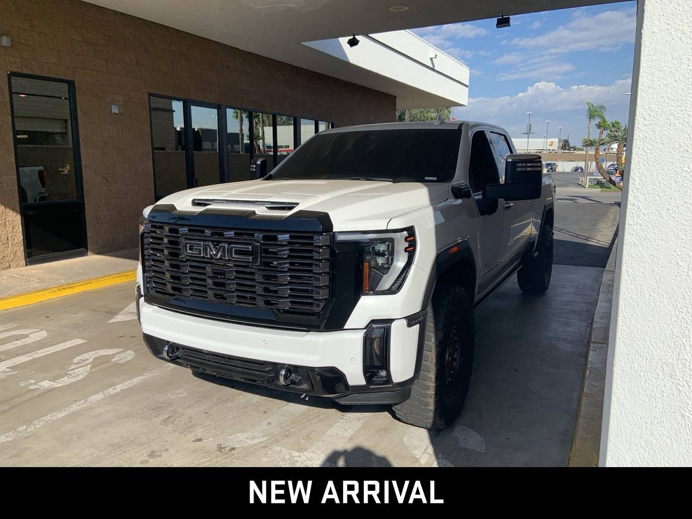 2025 GMC Sierra 2500HD Denali Ultimate — Pickup Truck — 27,377 mi — Bakersfield, CA