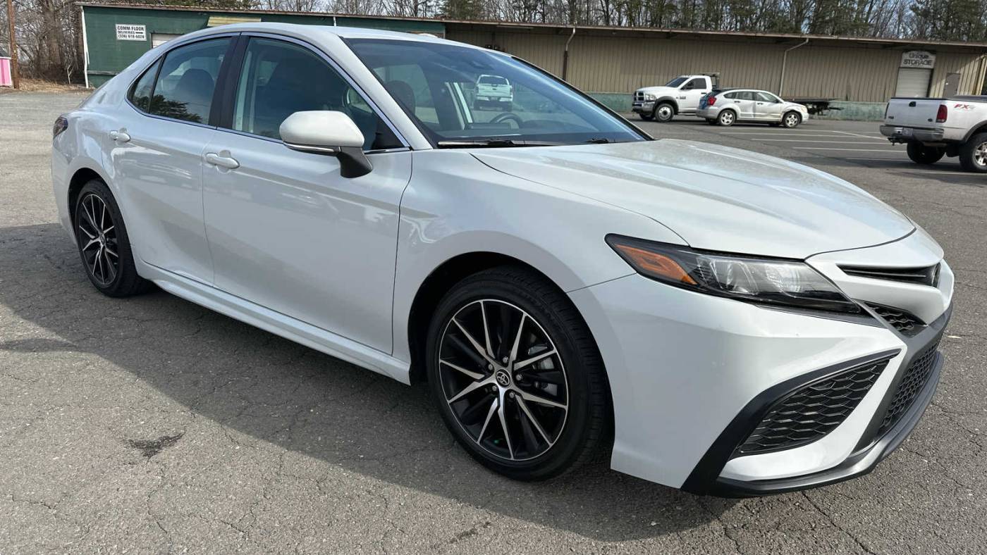 2023 Toyota Camry SE — Sedan — 8,503 mi — Mount Airy, NC