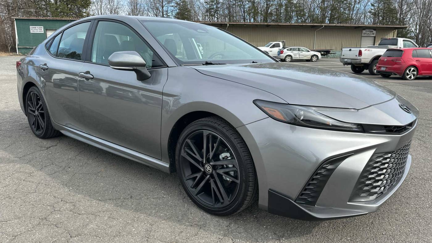 2025 Toyota Camry SE — Sedan — 1,820 mi — Mount Airy, NC