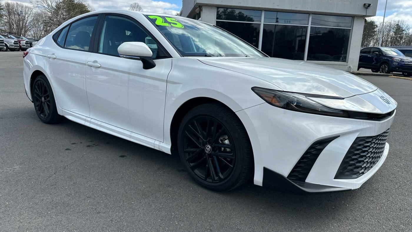 2025 Toyota Camry SE — Sedan — 1,437 mi — Mount Airy, NC