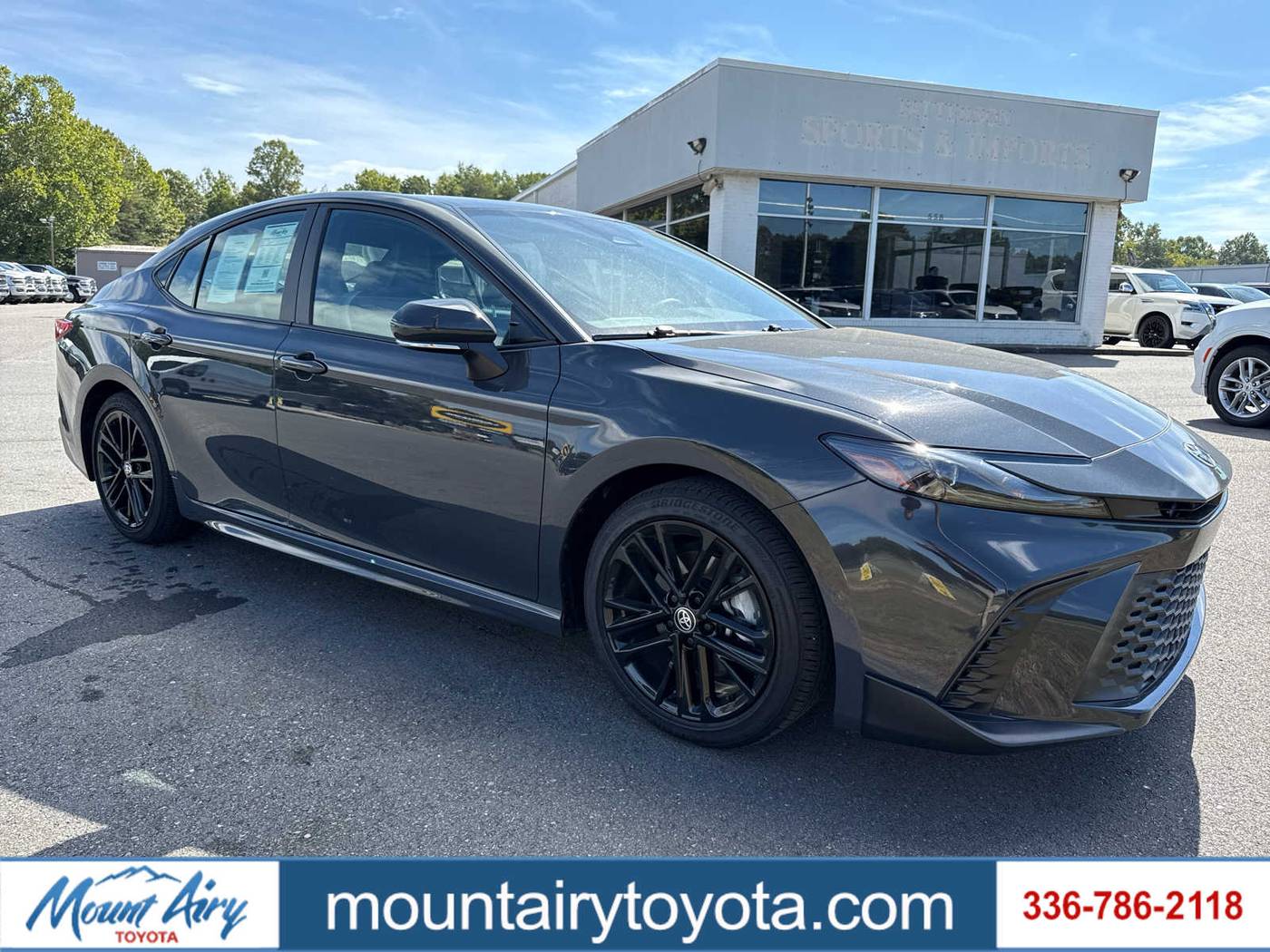 2025 Toyota Camry Hybrid SE — Sedan — 5,703 mi — Mount Airy, NC