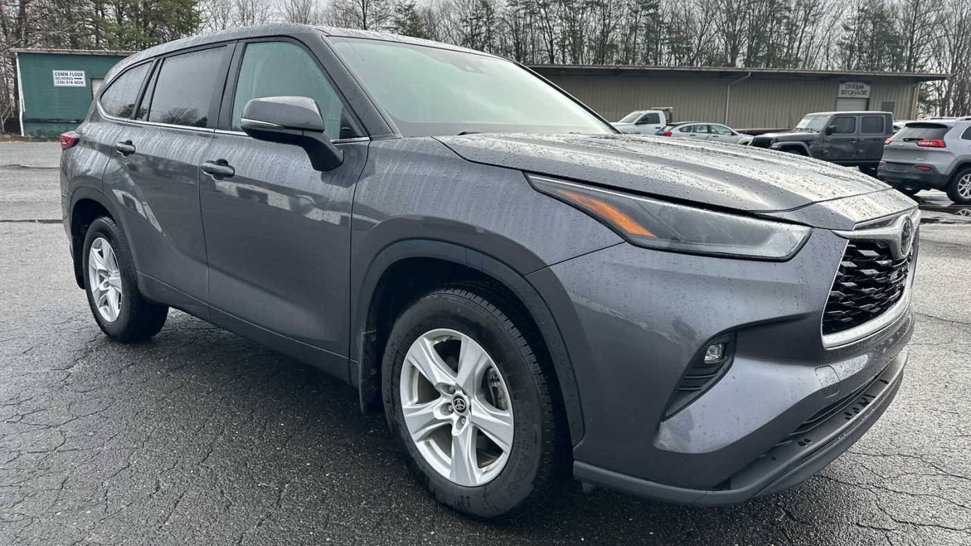 2023 Toyota Highlander LE — SUV — 33,326 mi — Mount Airy, NC