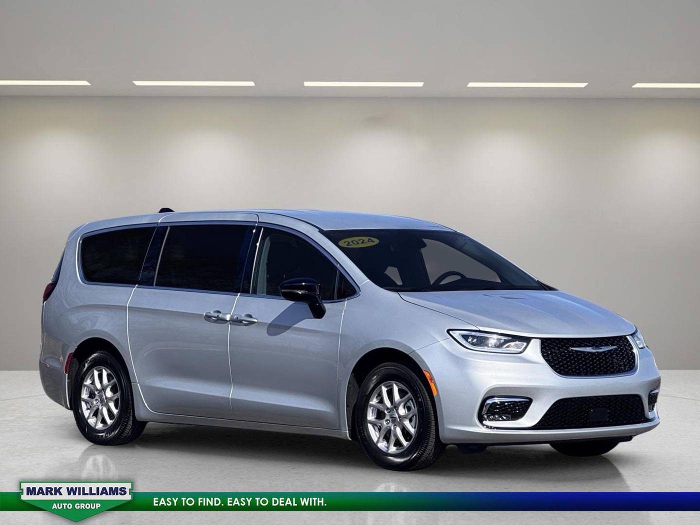 2024 Chrysler Pacifica Touring L — Minivan — 21,134 mi — Mt Orab, OH
