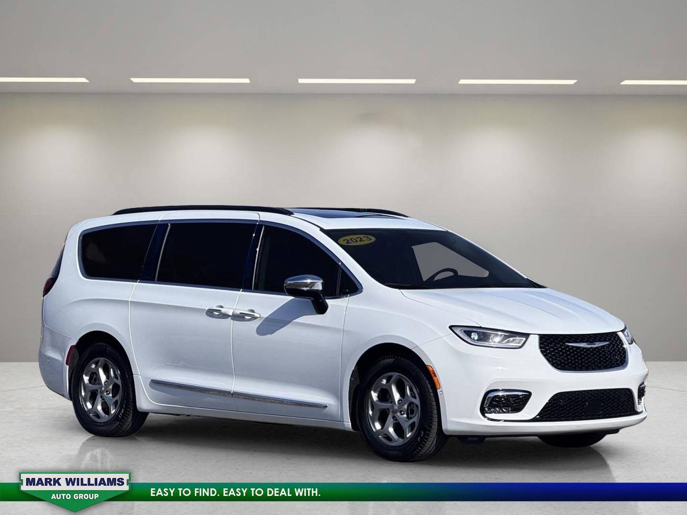 2023 Chrysler Pacifica Limited — Minivan — 10,418 mi — Mt Orab, OH