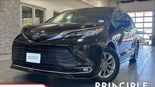 2023 Toyota Sienna XLE — Minivan — 55,626 mi — Hernando, MS