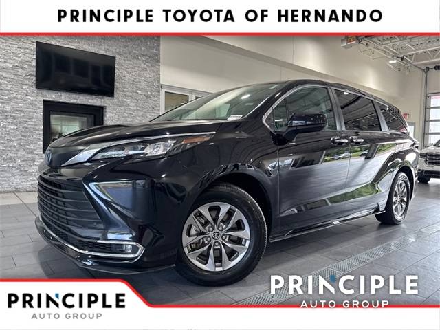 2024 Toyota Sienna XLE — Minivan — 49,219 mi — Hernando, MS