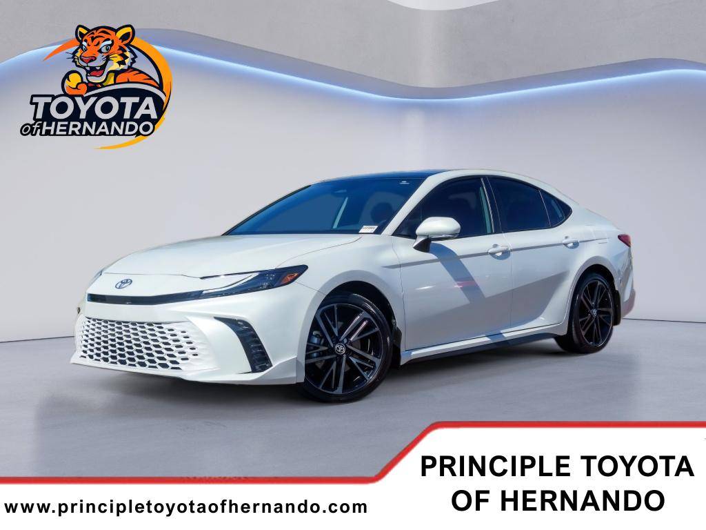 2025 Toyota Camry Hybrid XSE — Sedan — 15,705 mi — Hernando, MS