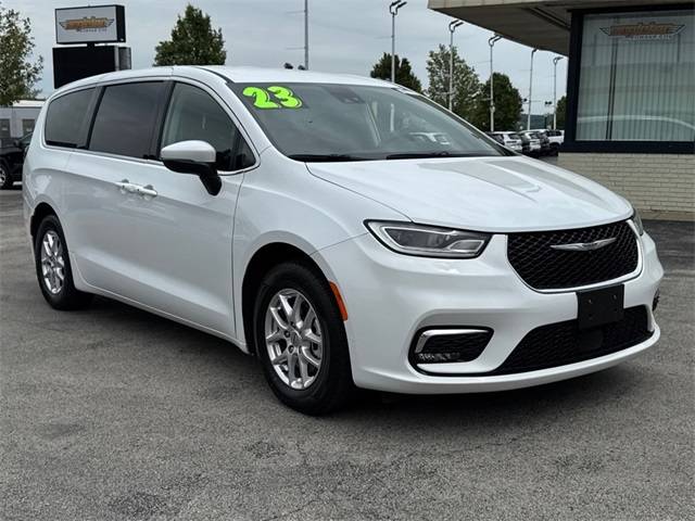 2023 Chrysler Pacifica Touring L — Minivan — 62,651 mi — Ellwood City, PA