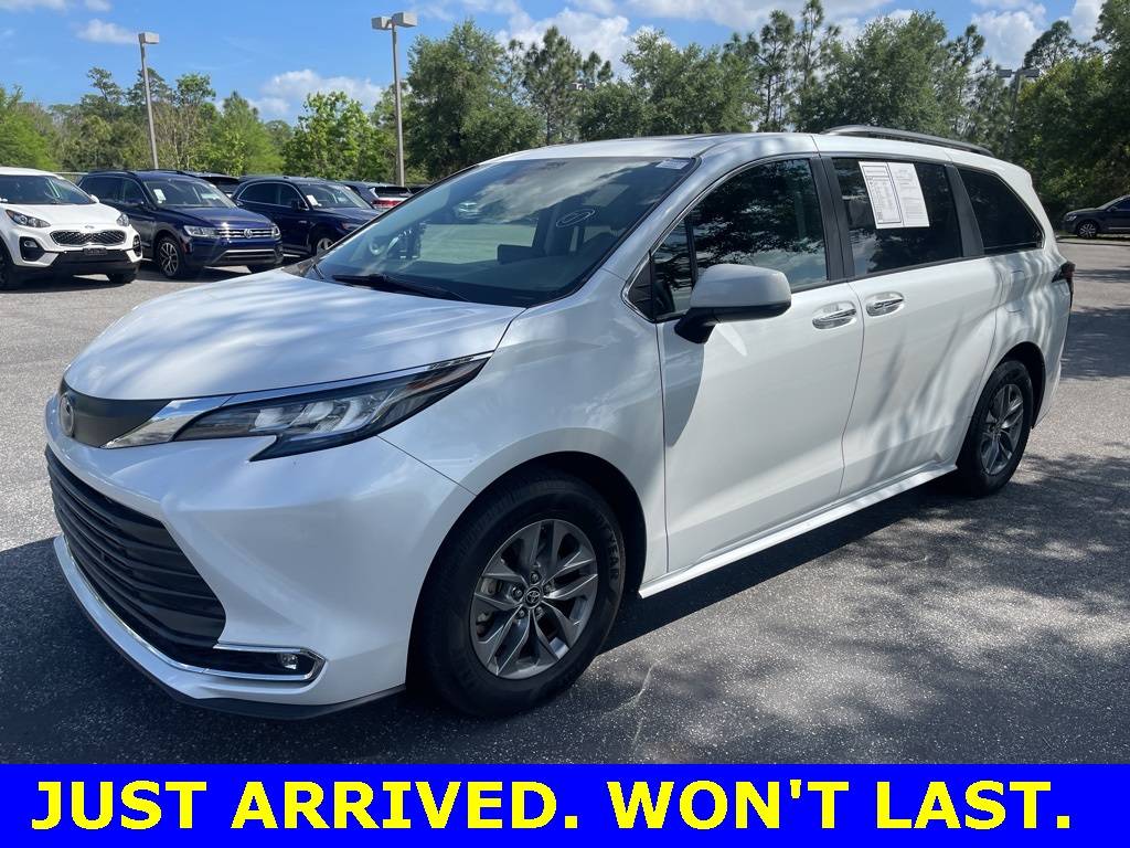 2022 Toyota Sienna XLE — Minivan — 44,182 mi — Orlando, FL