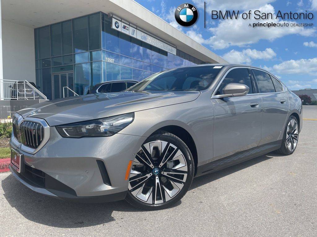 2024 BMW i5 eDrive40 — Sedan — 4,697 mi — San Antonio, TX