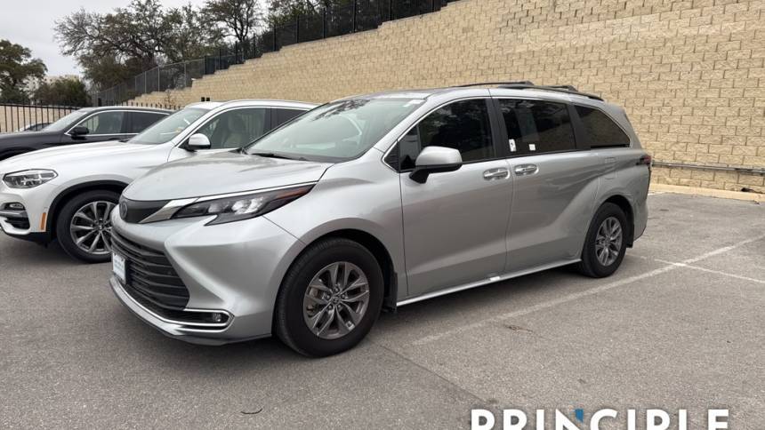 2024 Toyota Sienna XLE — Minivan — 13,429 mi — San Antonio, TX