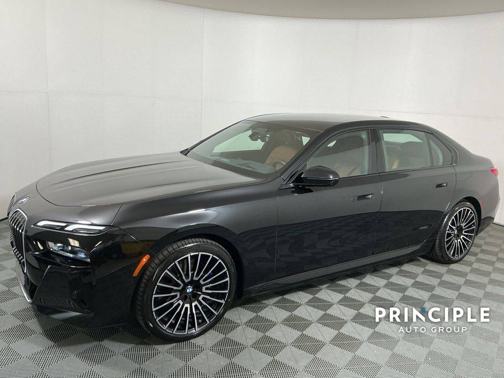2025 BMW i7 xDrive60 — Sedan — 8,393 mi — San Antonio, TX