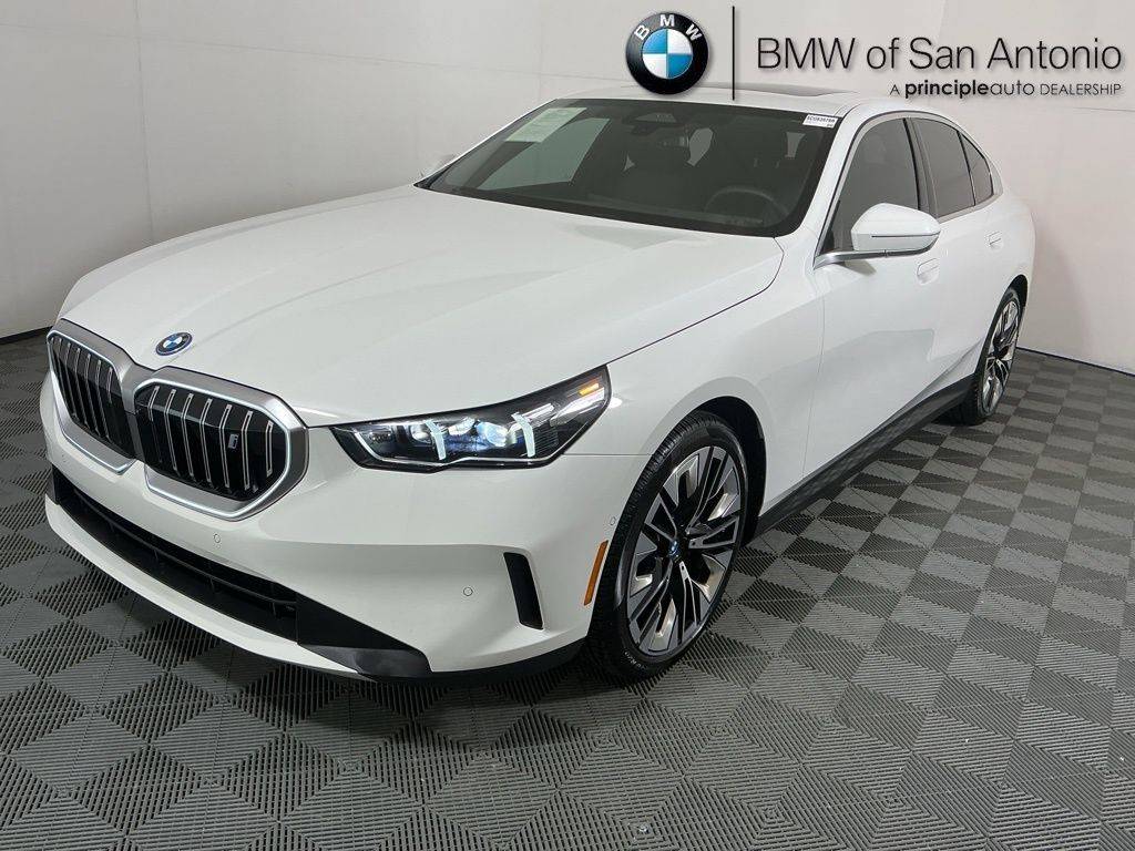 2025 BMW i5 eDrive40 — Sedan — 4,560 mi — San Antonio, TX