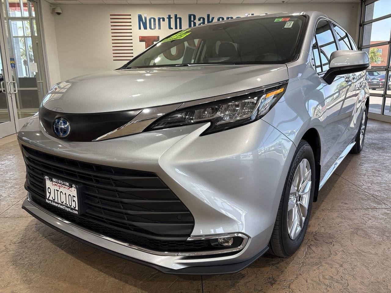 2023 Toyota Sienna XLE — Minivan — 17,251 mi — Bakersfield, CA