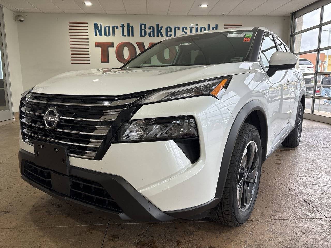 2024 Nissan Rogue SV — SUV — 30,638 mi — Bakersfield, CA