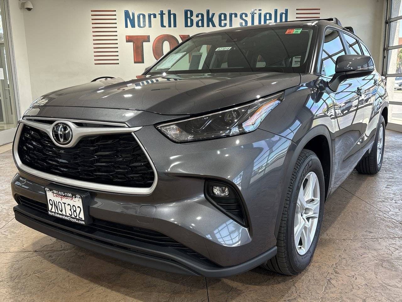2024 Toyota Highlander LE — SUV — 8,754 mi — Bakersfield, CA