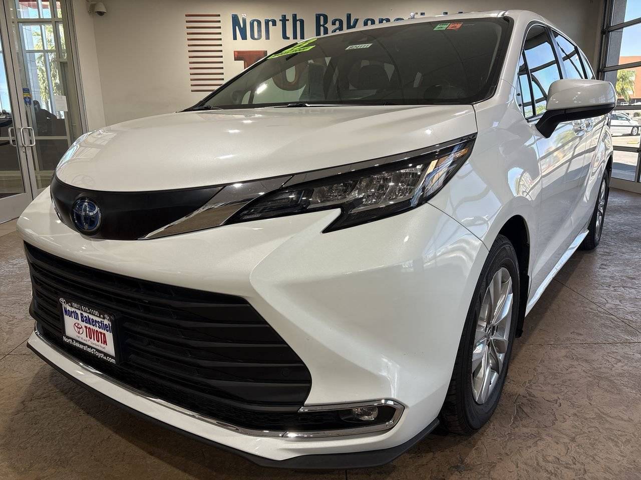 2023 Toyota Sienna XLE — Minivan — 55,122 mi — Bakersfield, CA