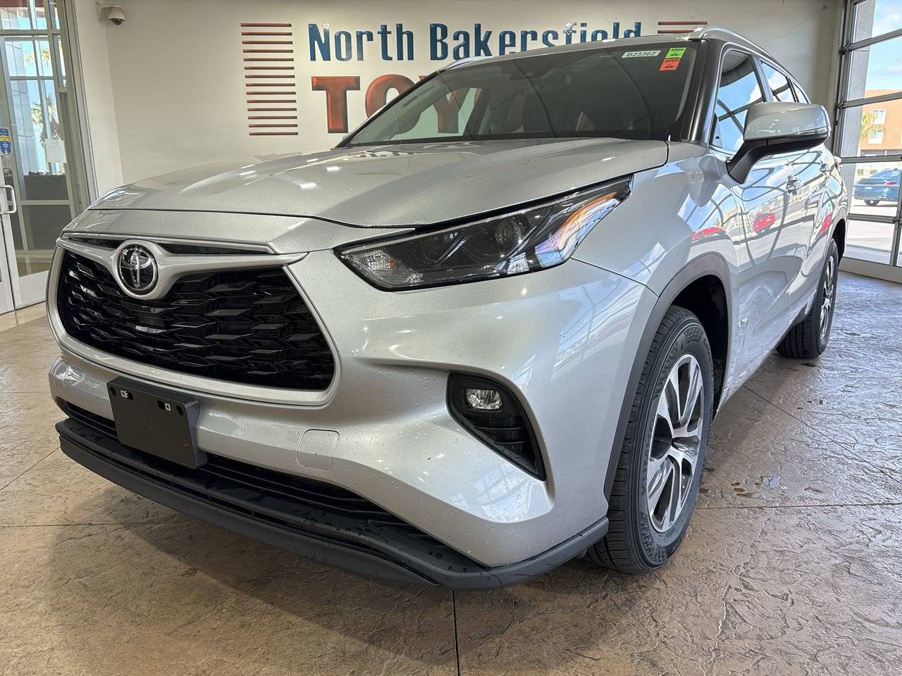 2024 Toyota Highlander XLE — SUV — 34,526 mi — Bakersfield, CA