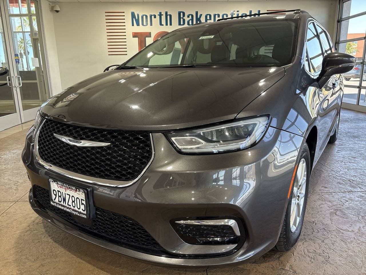 2022 Chrysler Pacifica Touring L — Minivan — 61,667 mi — Bakersfield, CA