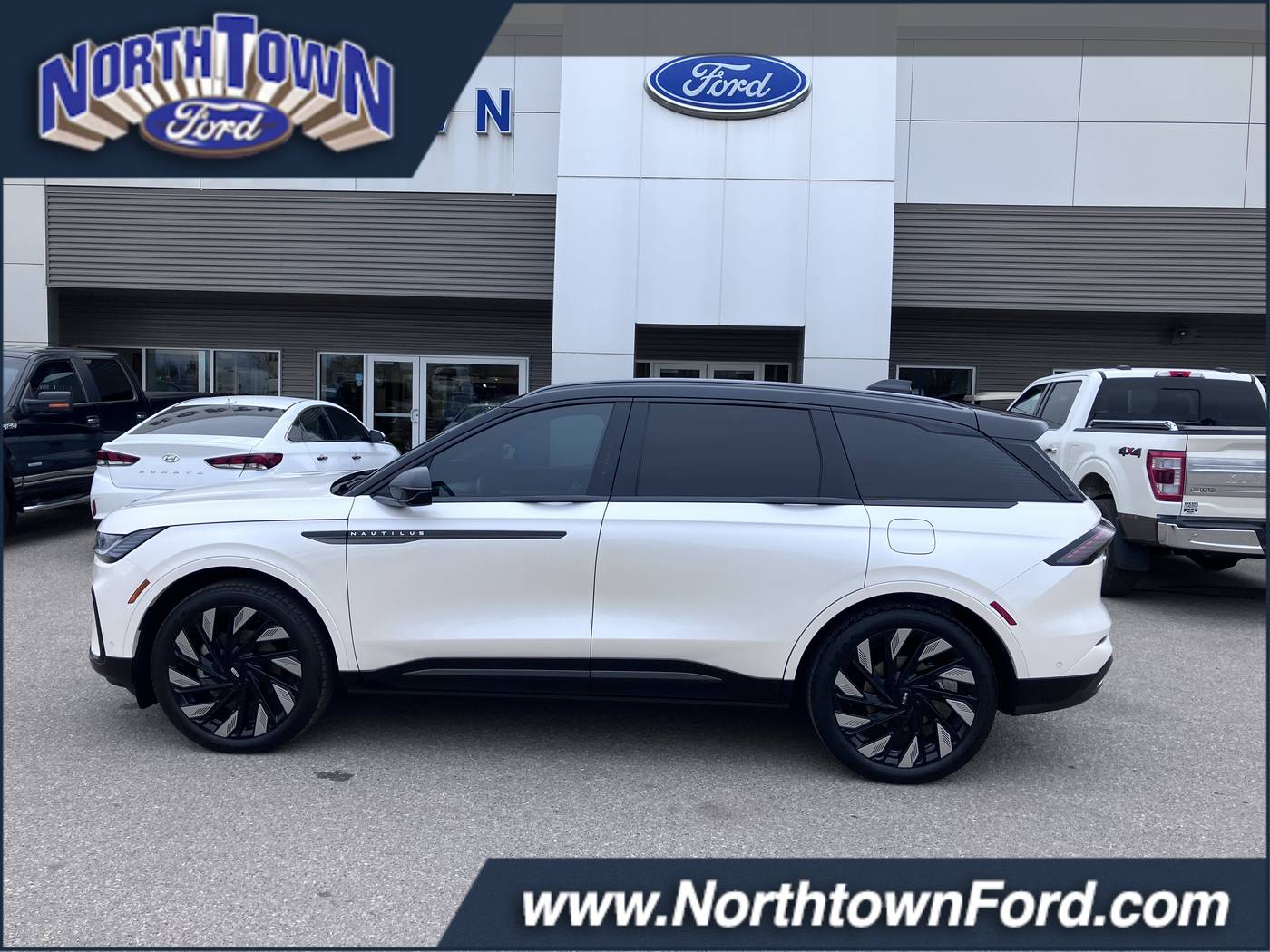 2024 Lincoln Nautilus Reserve — SUV — 4,385 mi — Menomonie, WI