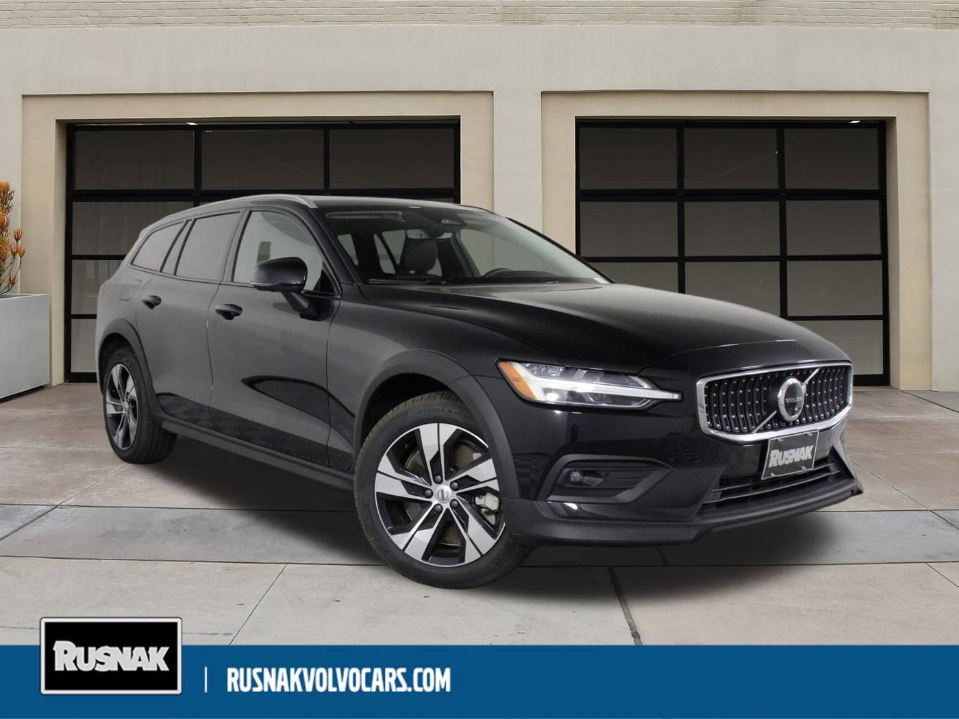 2025 Volvo V60 Cross Country Plus — Wagon — 1,106 mi — Pasadena, CA