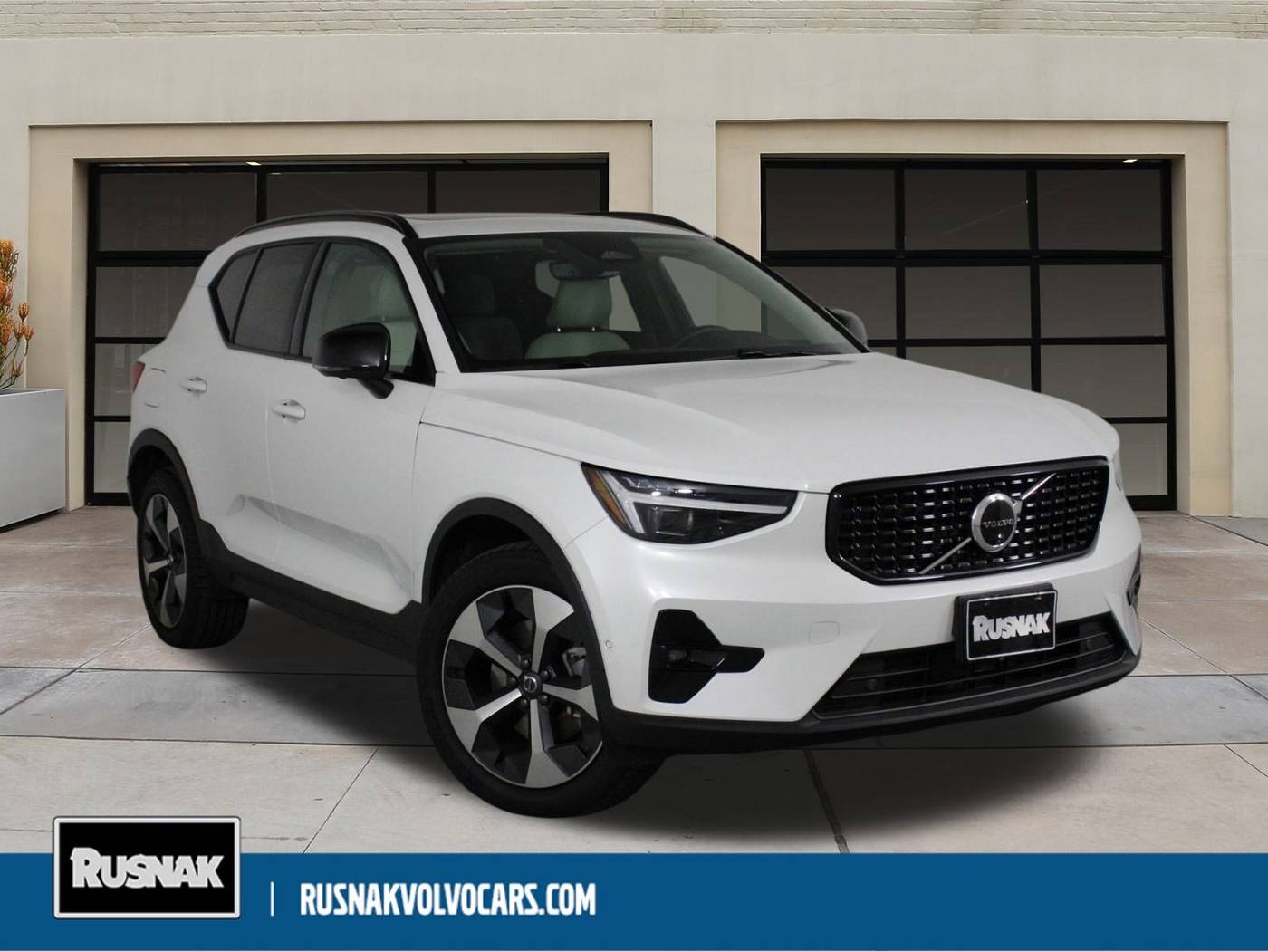 2025 Volvo XC40 Plus — SUV — 3,221 mi — Pasadena, CA