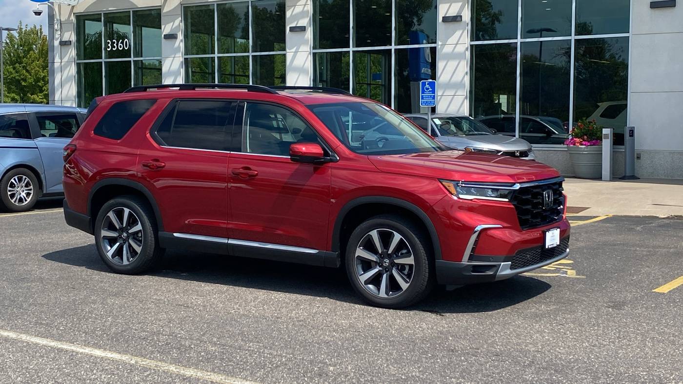 2025 Honda Pilot Touring — SUV — 1,191 mi — White Bear Lake, MN
