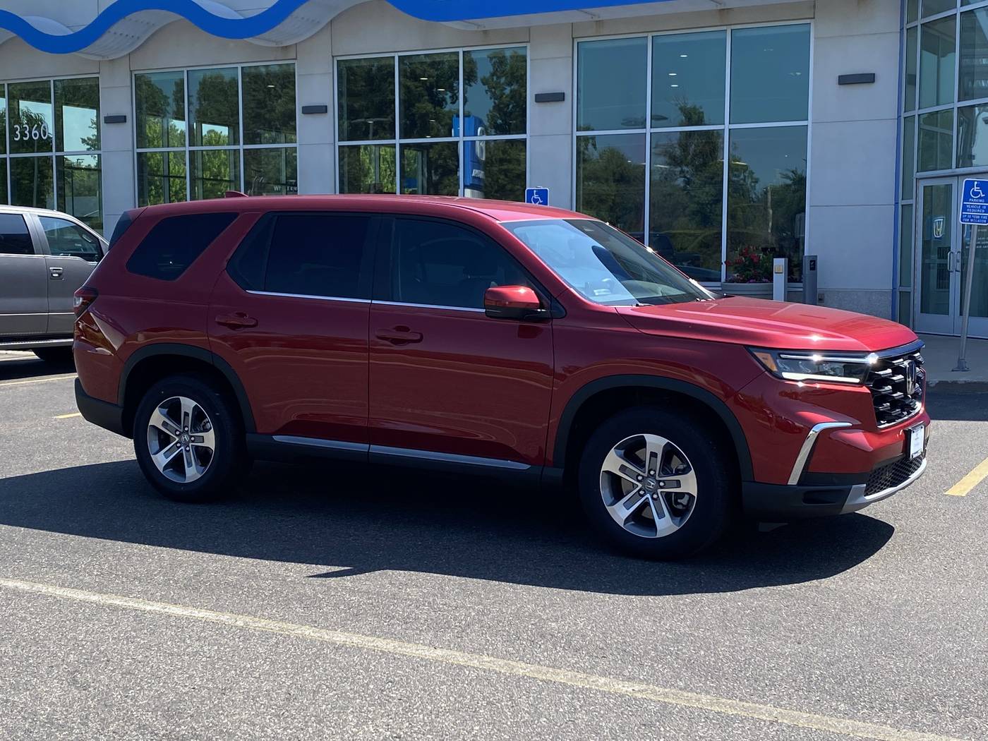 2025 Honda Pilot EX-L — SUV — 6 mi — White Bear Lake, MN
