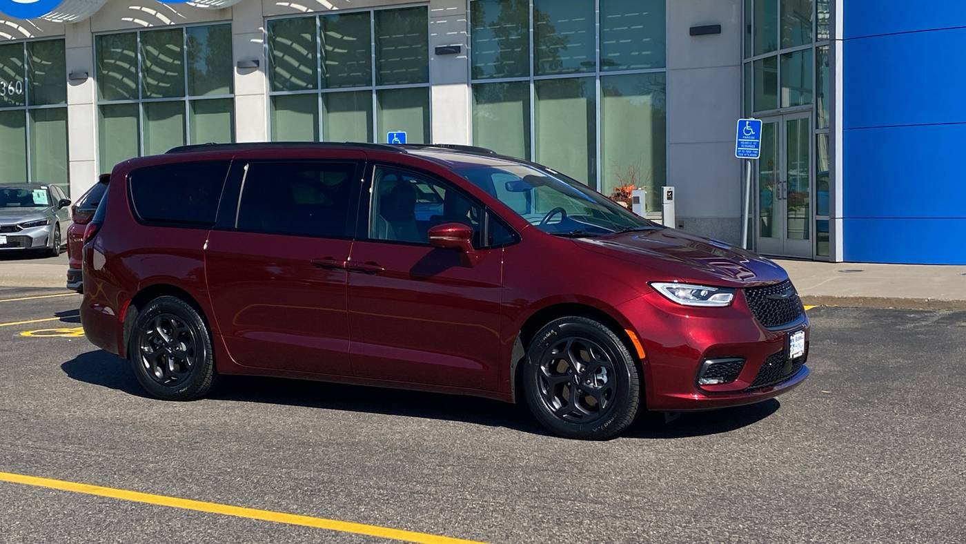 2021 Chrysler Pacifica Hybrid Touring L — Minivan — 28,568 mi — White Bear Lake, MN