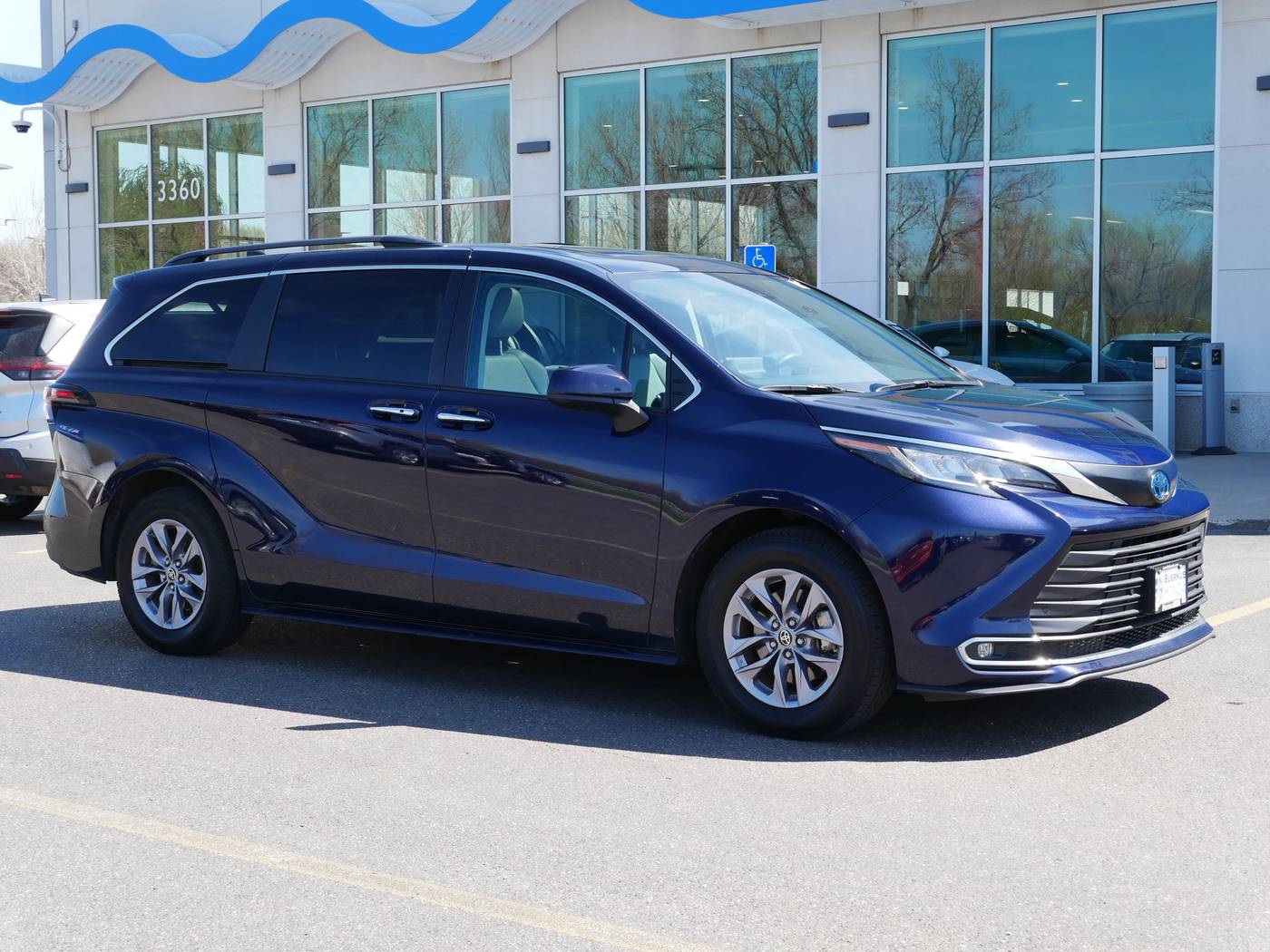2023 Toyota Sienna XLE — Minivan — 49,975 mi — White Bear Lake, MN