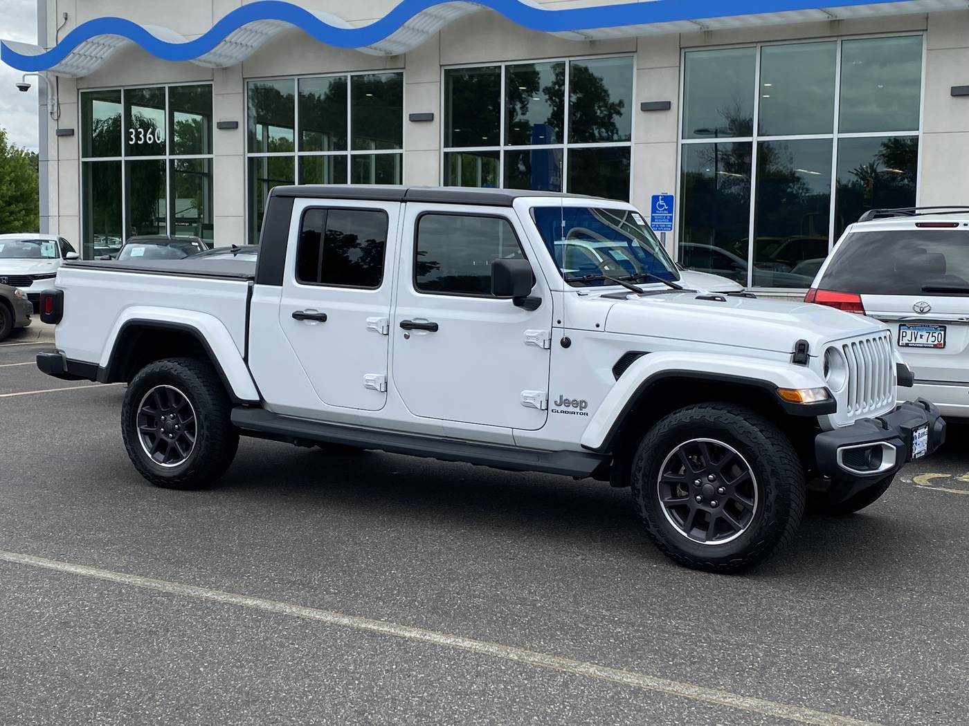 2022 Jeep Gladiator Overland — Pickup Truck — 32,401 mi — White Bear Lake, MN
