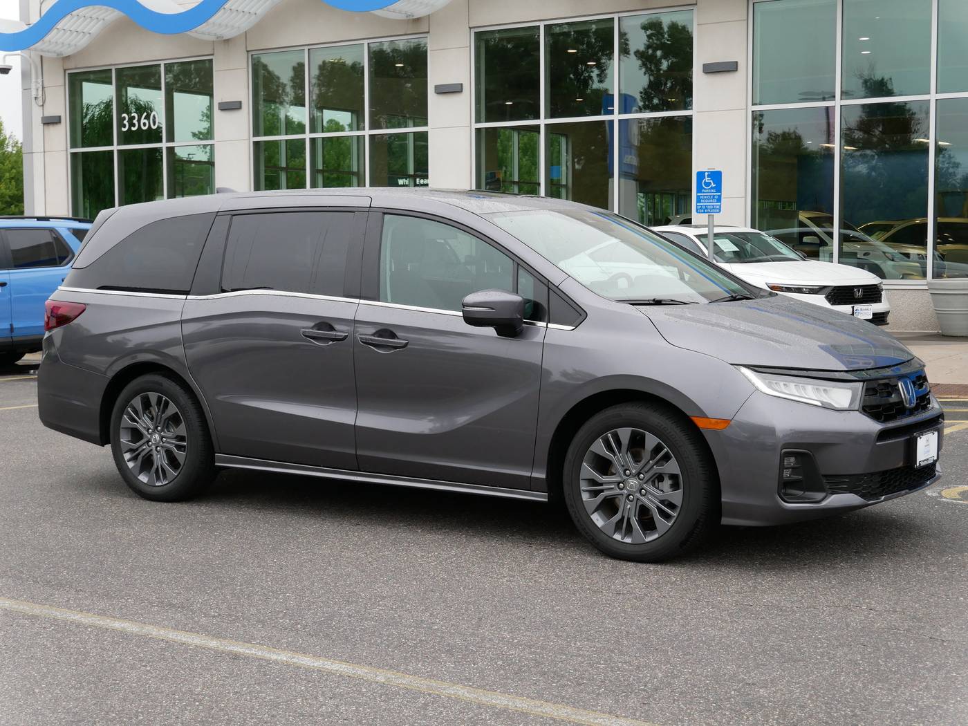 2025 Honda Odyssey Touring — Minivan — 1,072 mi — White Bear Lake, MN