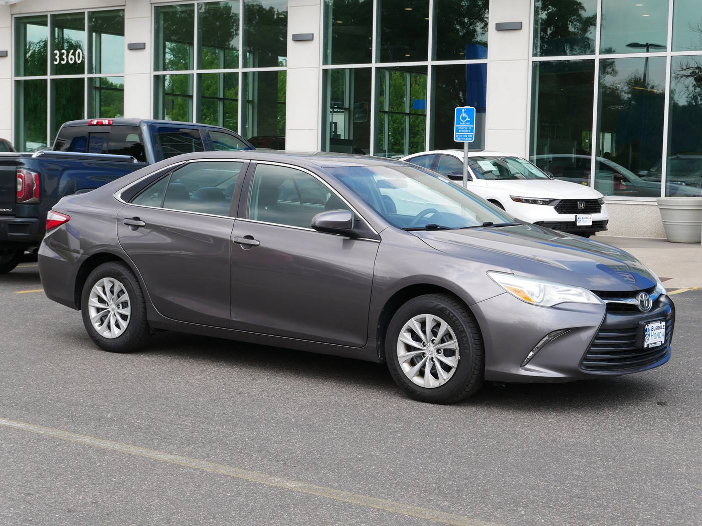 2016 Toyota Camry XLE — Sedan — 85,109 mi — White Bear Lake, MN