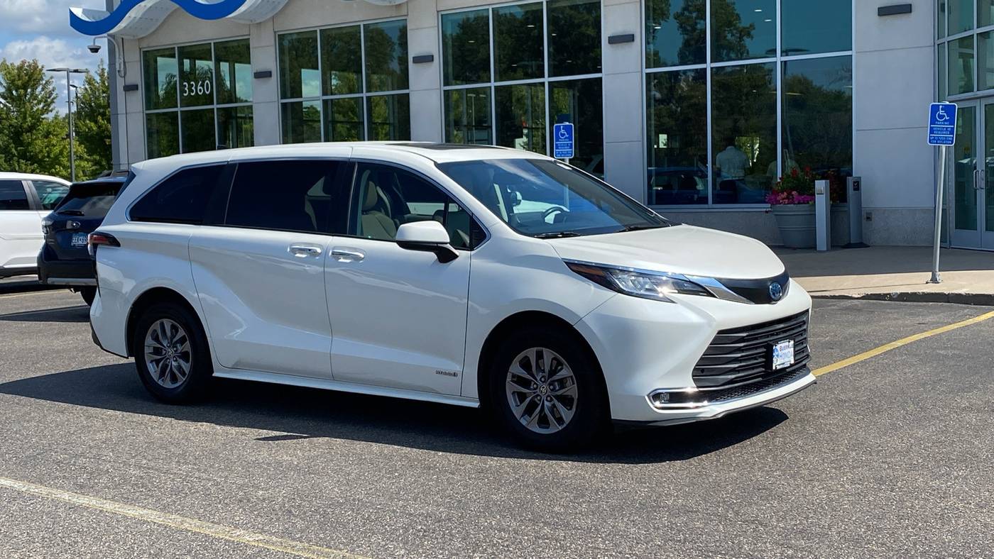 2021 Toyota Sienna XLE — Minivan — 129,372 mi — White Bear Lake, MN