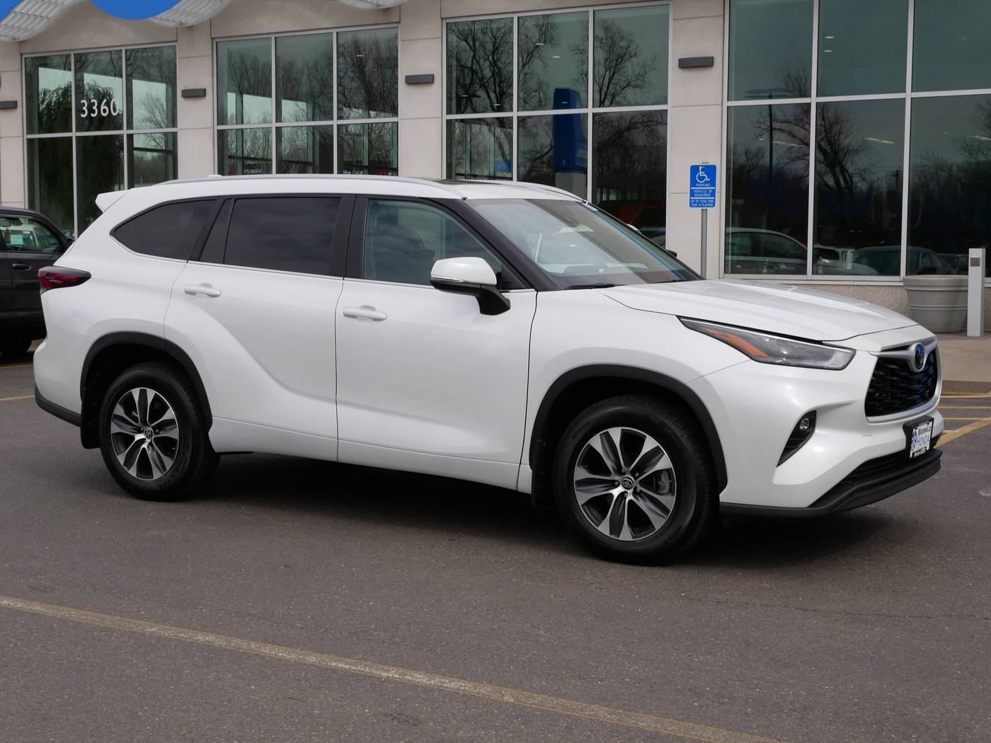 2024 Toyota Highlander XLE — SUV — 27,493 mi — White Bear Lake, MN