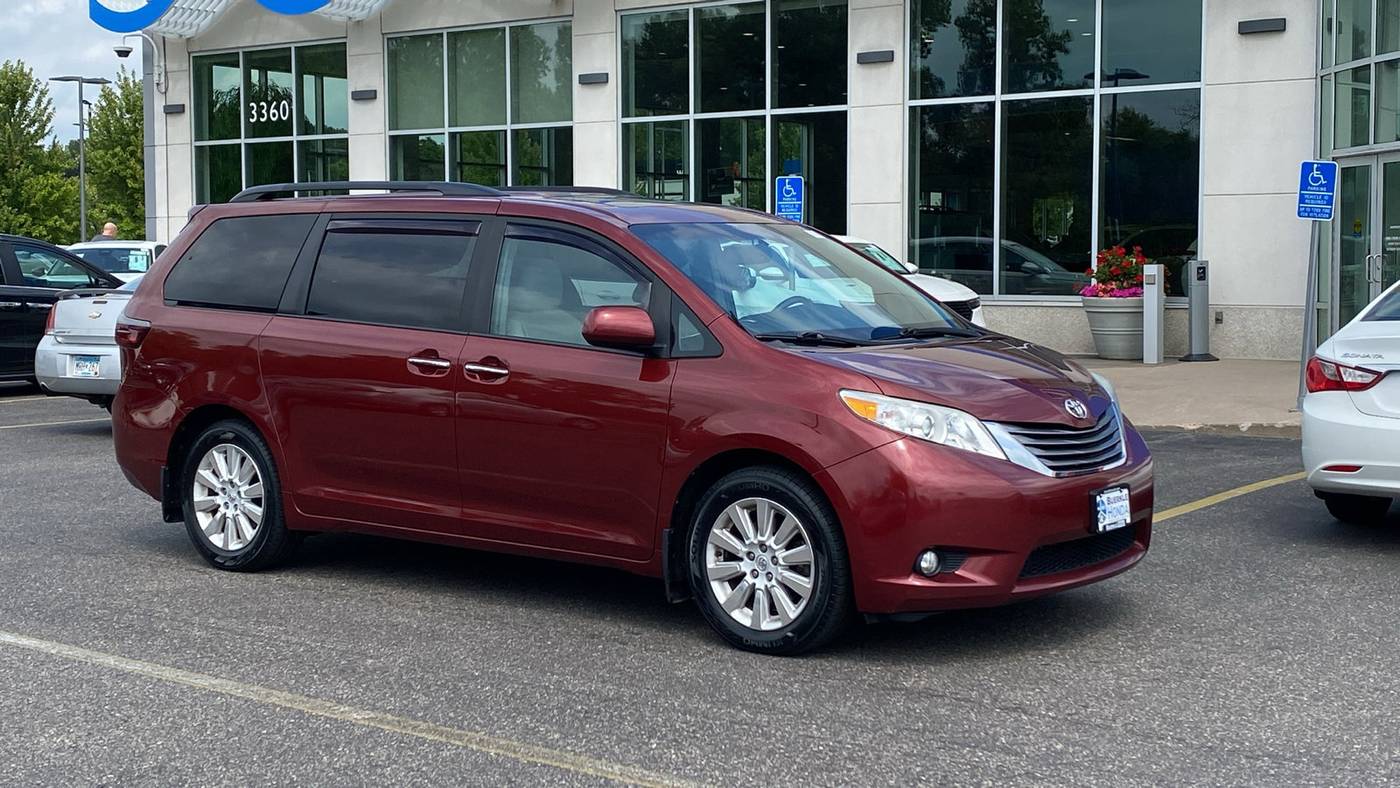 2015 Toyota Sienna Limited — Minivan — 136,727 mi — White Bear Lake, MN