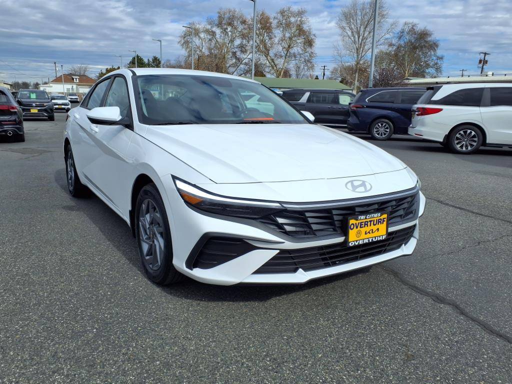 2025 Hyundai Elantra Hybrid Blue — Sedan — 1,525 mi — Kennewick, WA
