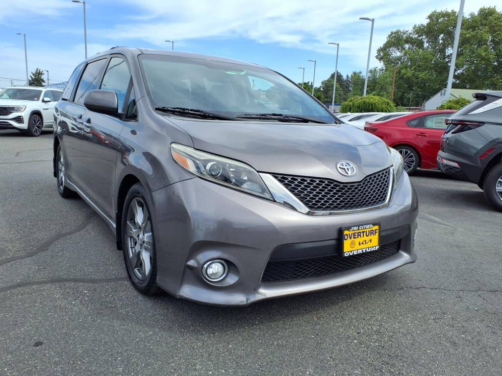 2017 Toyota Sienna SE — Minivan — 86,084 mi — Kennewick, WA