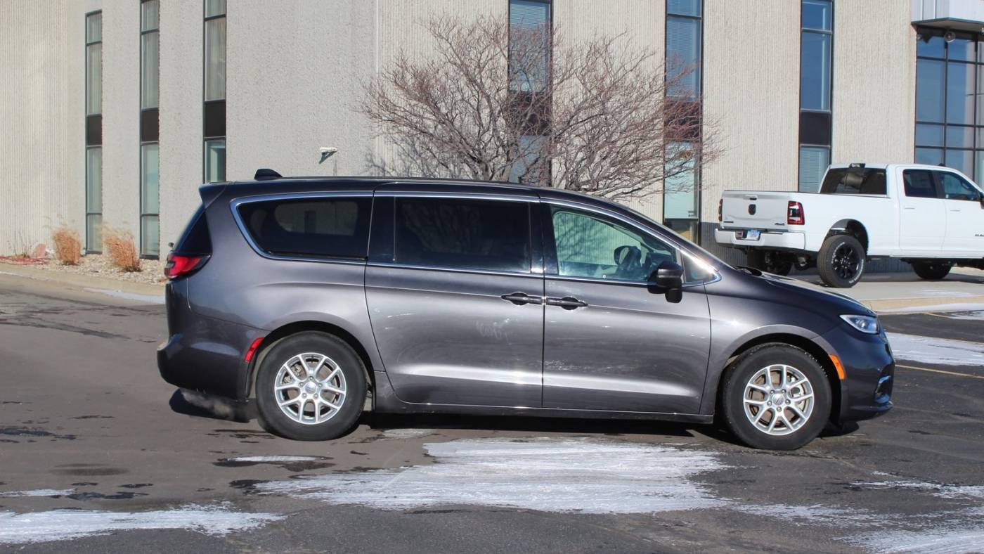 2023 Chrysler Pacifica Touring L — Minivan — 72,635 mi — Luverne, MN
