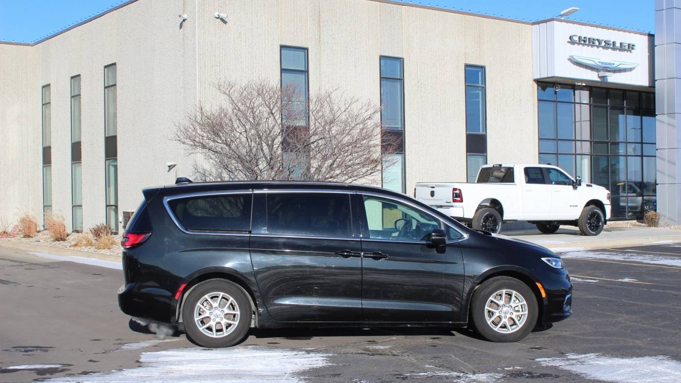 2023 Chrysler Pacifica Touring L — Minivan — 71,308 mi — Luverne, MN