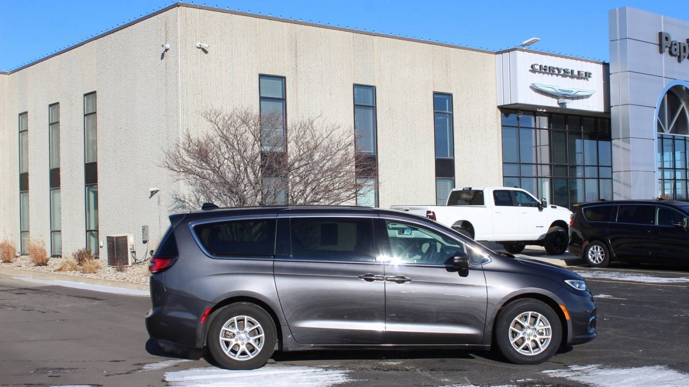 2023 Chrysler Pacifica Touring L — Minivan — 73,641 mi — Luverne, MN