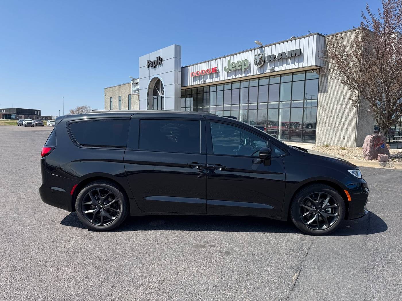 2022 Chrysler Pacifica Limited — Minivan — 8,384 mi — Luverne, MN