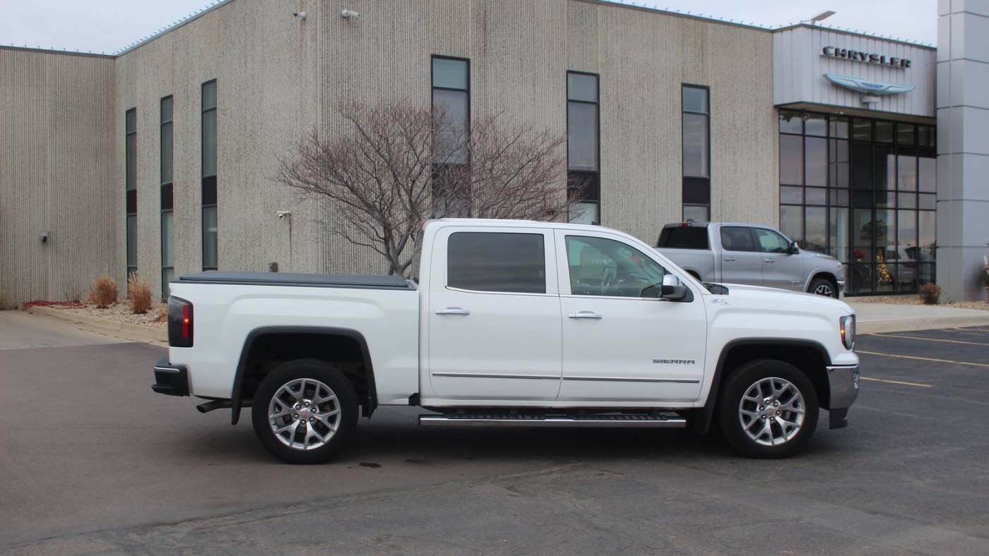 2017 GMC Sierra 1500 SLT — Pickup Truck — 90,989 mi — Luverne, MN