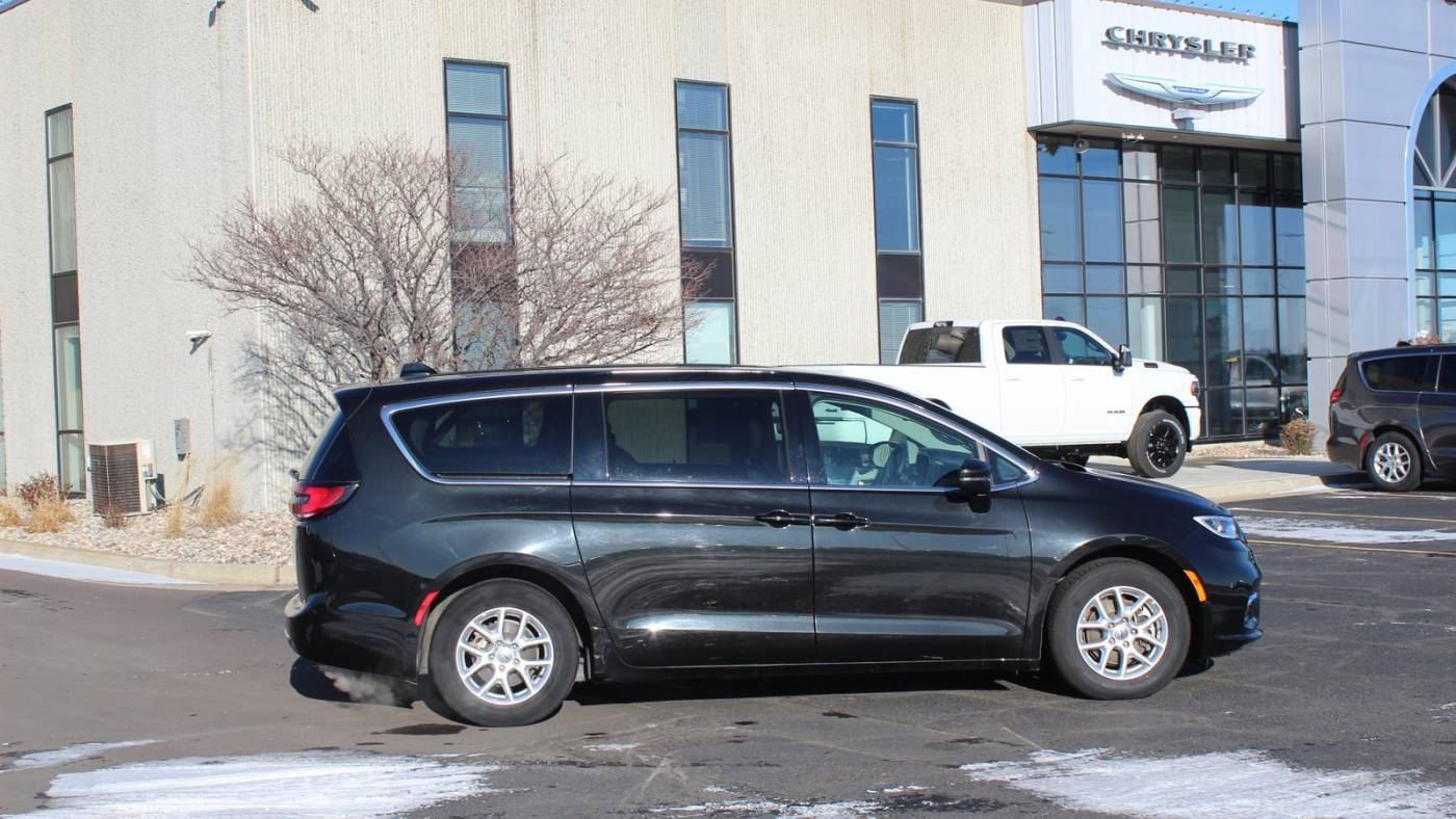 2023 Chrysler Pacifica Touring L — Minivan — 64,454 mi — Luverne, MN