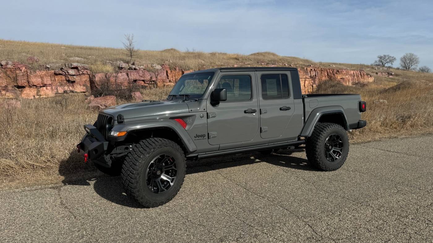 2023 Jeep Gladiator Sport S — Pickup Truck — 4,565 mi — Luverne, MN