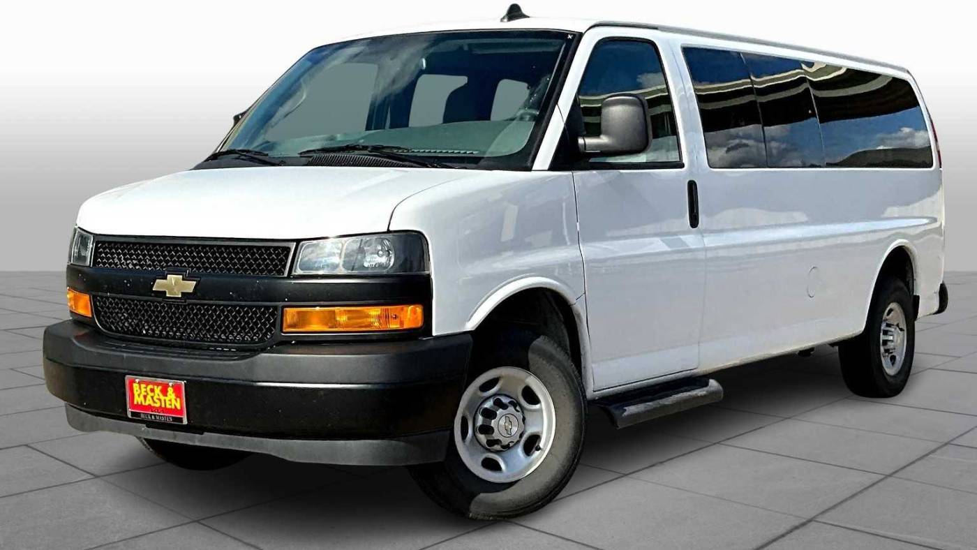 2022 Chevrolet Express Passenger LS — Passenger Van — 31,090 mi — Tomball, TX