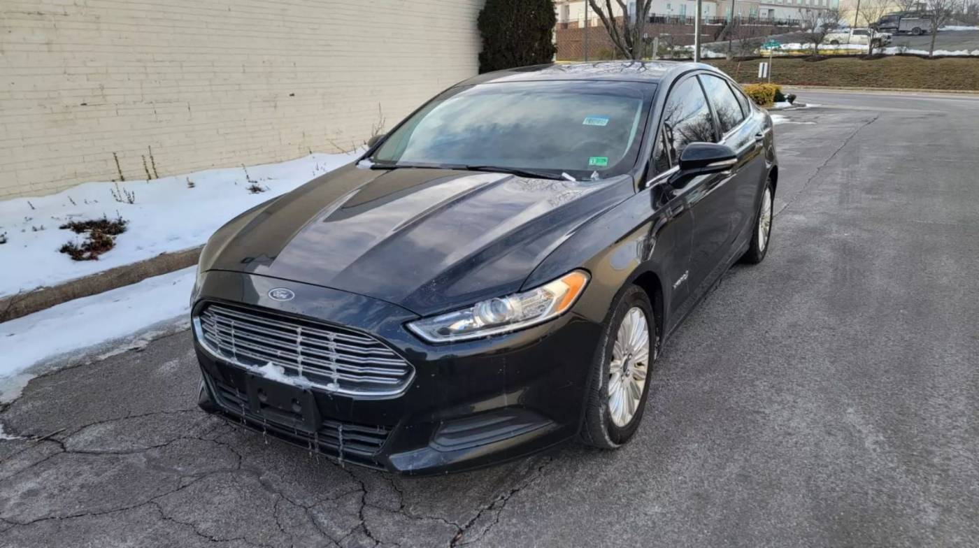 2014 Ford Fusion Hybrid SE — Sedan — 94,750 mi — Manassas, VA
