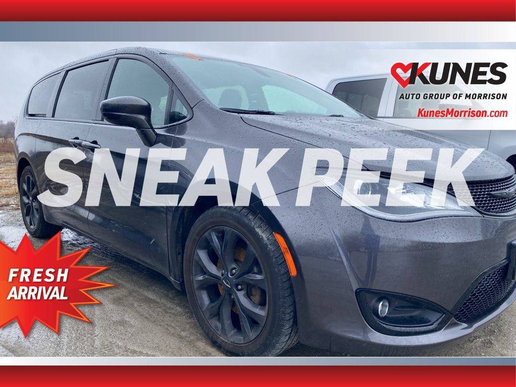 2019 Chrysler Pacifica Touring Plus — Minivan — 105,152 mi — Morrison, IL